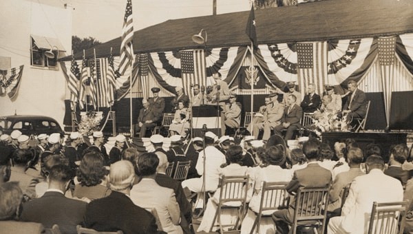 Admiral W.R. Munroe presenting FPL with the Citation for Meritorious Wartime Service
